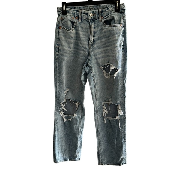American Eagle Outfitters Denim - American Eagle curvy 90s high rise straight distressed jeans. Size 6